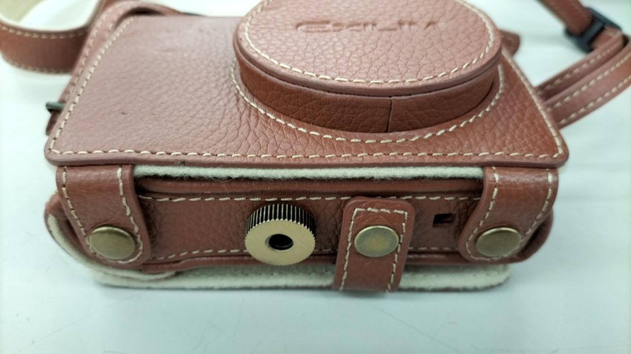 CASIO Digital Camera Model number: EX-ZR400 Used in Japan