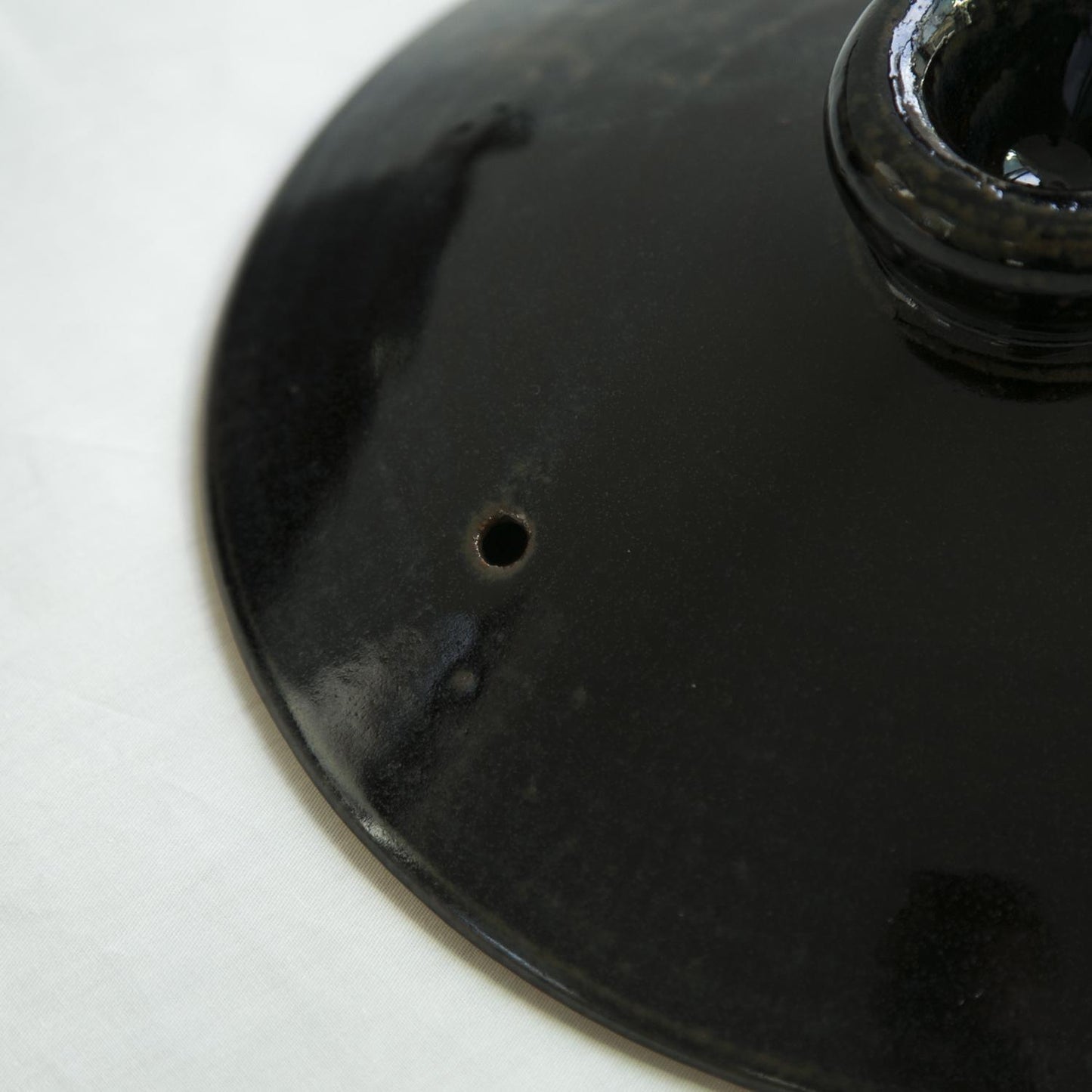 Yayoi Pottery / Round earthenware pot (with insect drainboard) Tenmoku glaze