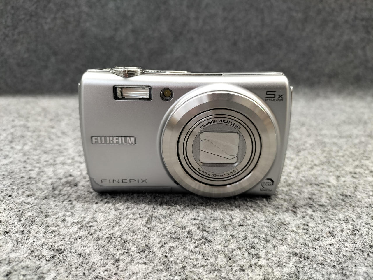 Fujifilm Digital Camera Model number: FINEPIX F100FD w/box Used in Japan F/S