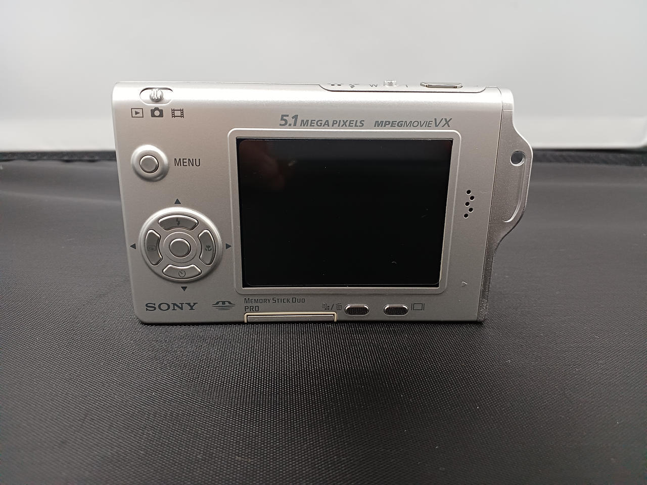 Sony Digital Camera Model number: DSC-T7 2000IS Used in Japan F/S