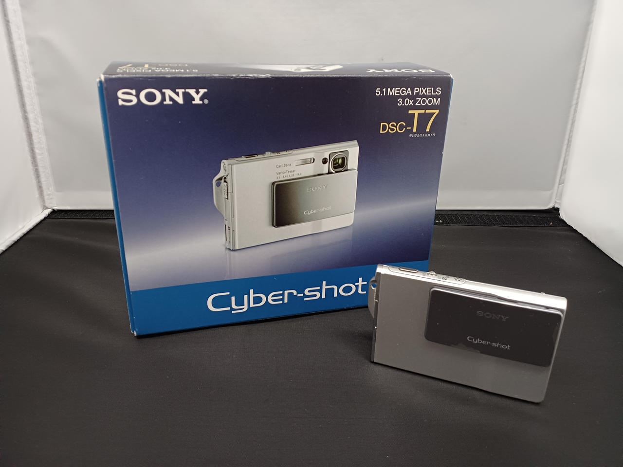 Sony Digital Camera Model number: DSC-T7 2000IS Used in Japan F/S