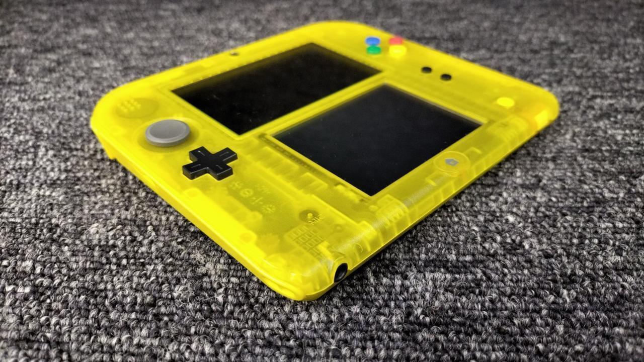 Rare NINTENDO model number: FTR-001 2DS Pokémon Pikachu Used in Japan F/S