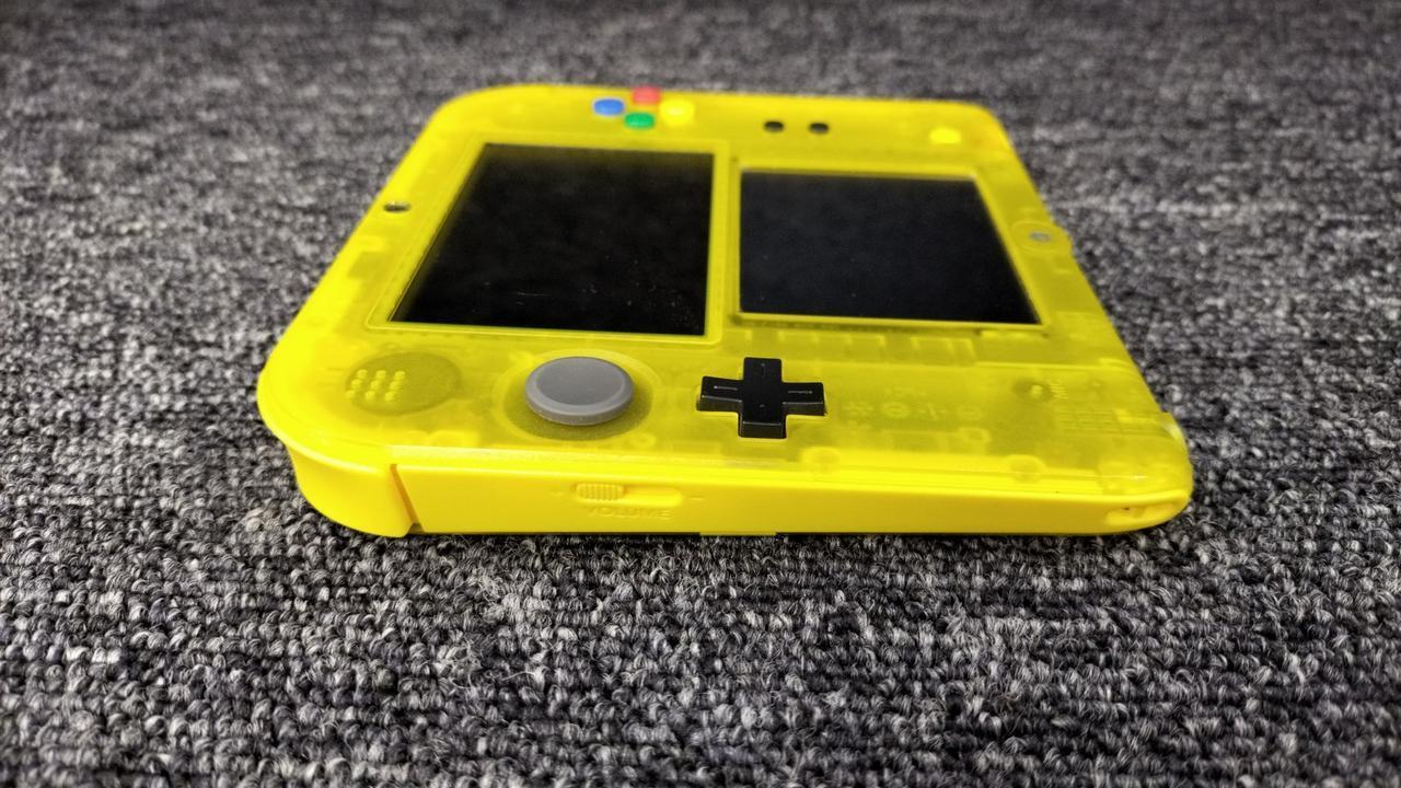 Rare NINTENDO model number: FTR-001 2DS Pokémon Pikachu Used in Japan F/S