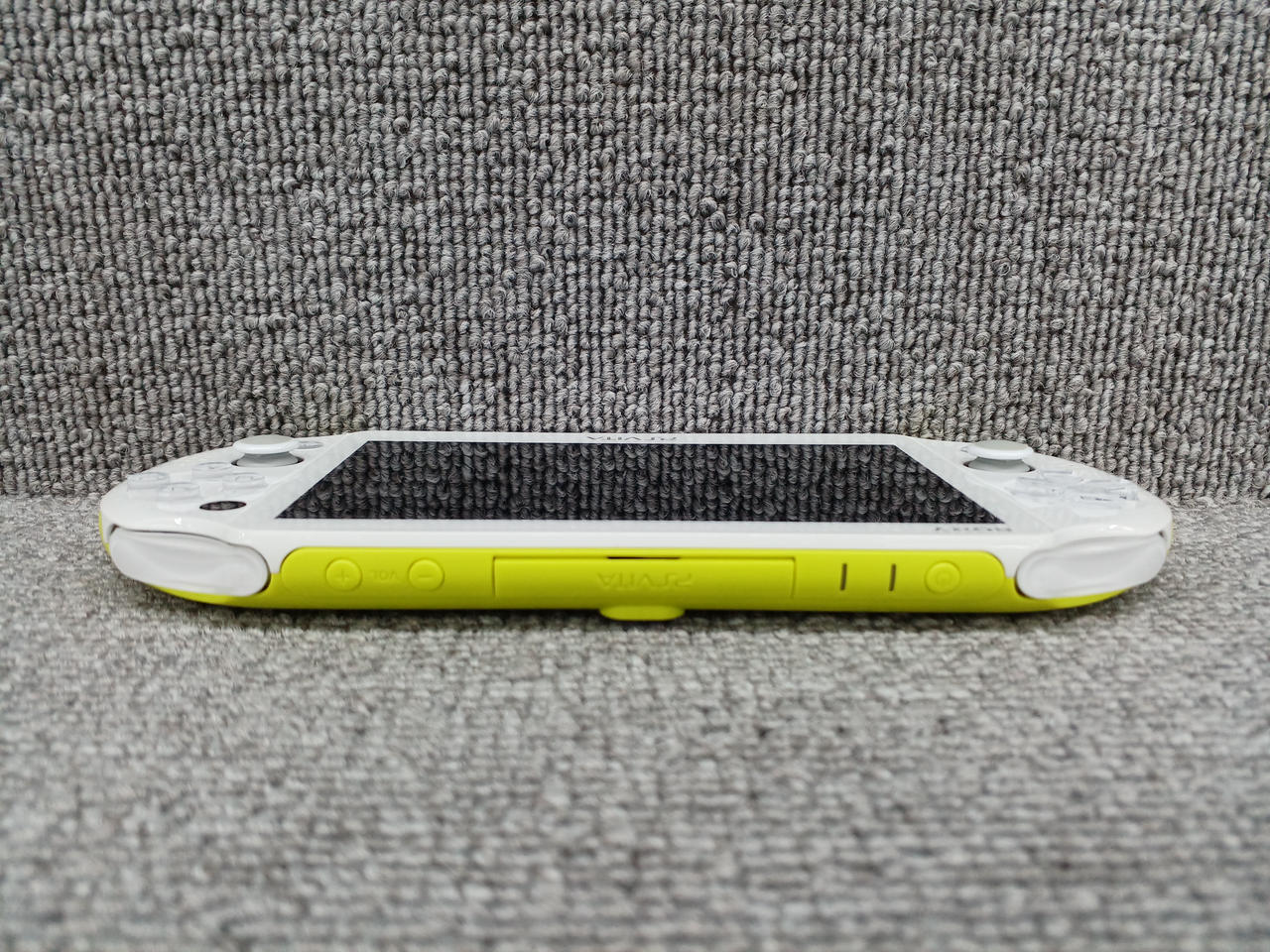 Sony PS VITA main unit PCH-2000 Used in Japan