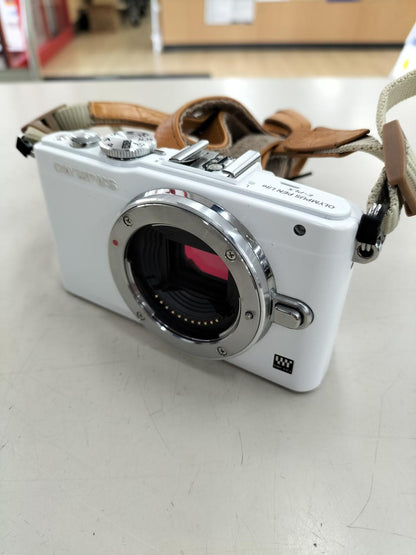 OLYMPUS Model number: E-PL5 Compact Digital Camera Used in Japan