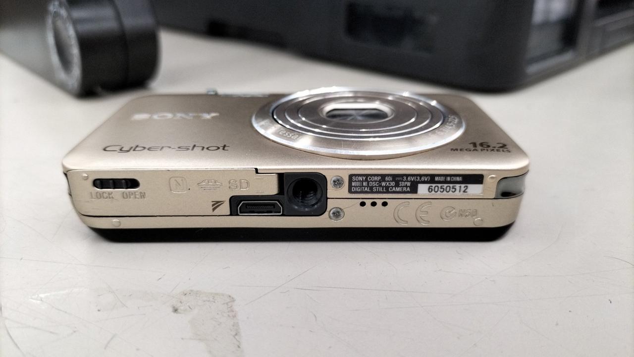 SONY Digital Camera Model number: DSC-WX30 Used in Japan
