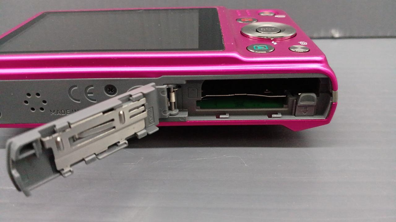 Casio Compact Digital Camera Model number: EX-ZS150 Used in Japan