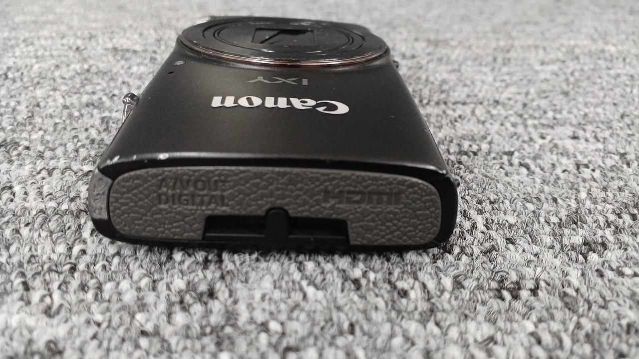 Canon Compact Digital Camera Model number: IXY650 Used in Japan