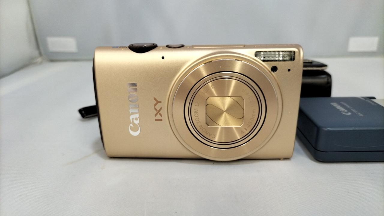 Canon Compact Digital Camera Model number: IXY 610F Used in Japan