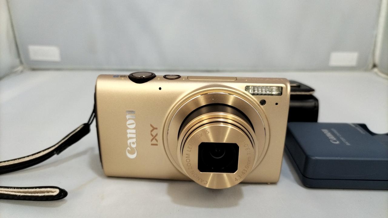 Canon Compact Digital Camera Model number: IXY 610F Used in Japan