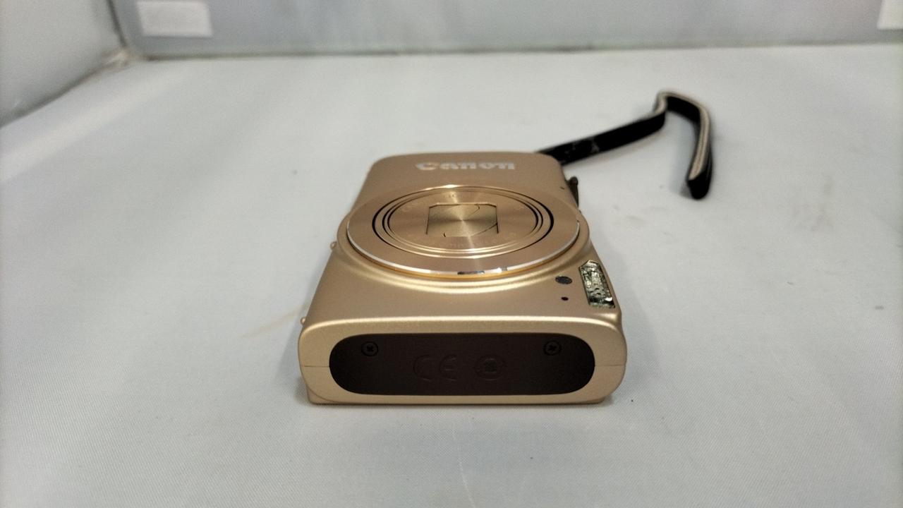 Canon Compact Digital Camera Model number: IXY 610F Used in Japan