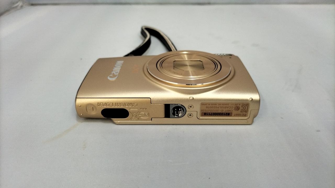 Canon Compact Digital Camera Model number: IXY 610F Used in Japan