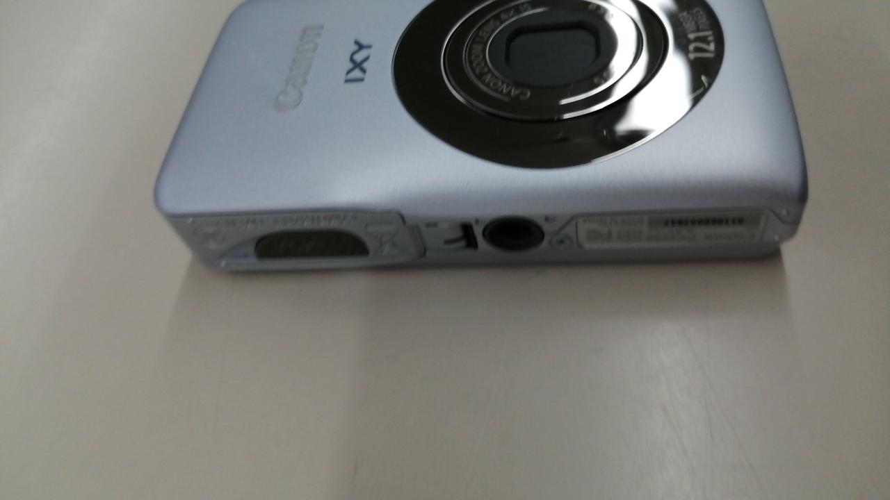 Canon Digital camera Model number: IXY 200F Used in Japan