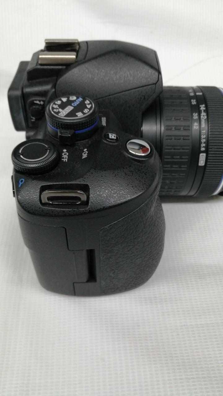 OLYMPUS Model number：E-52 Digital SLR Camera/Lens Used in Japan