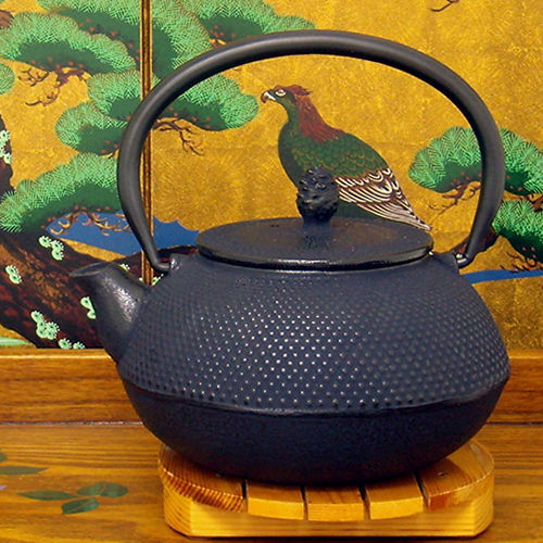 Nanbu Tekki teapot iron kettle Calculator Arale pattern 0.5 liter From Japan