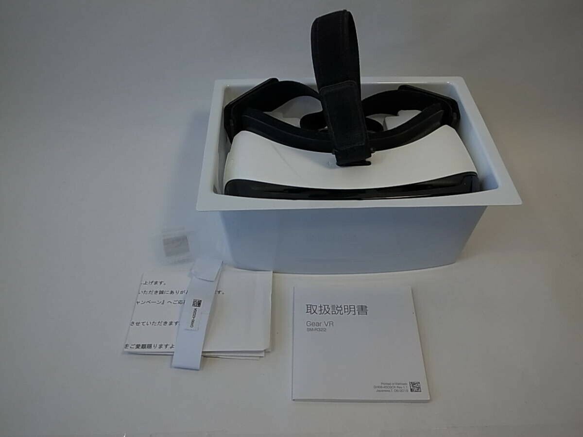 Samsung SM-R322NZWAXAR Gear VR Headset - Frost White Used in Japan