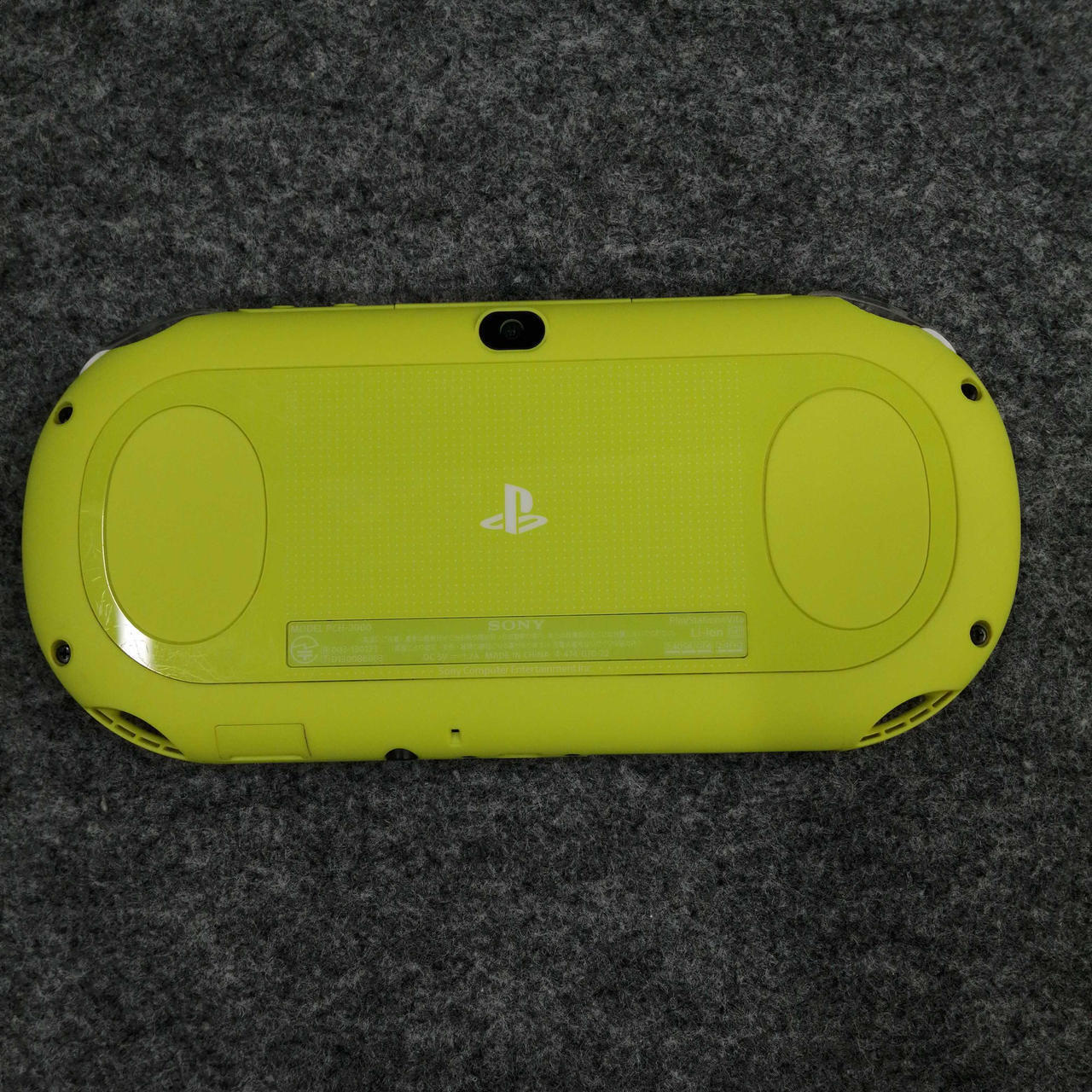 PSVITA SONY Model number: PCH-2000 Used in Japan 2