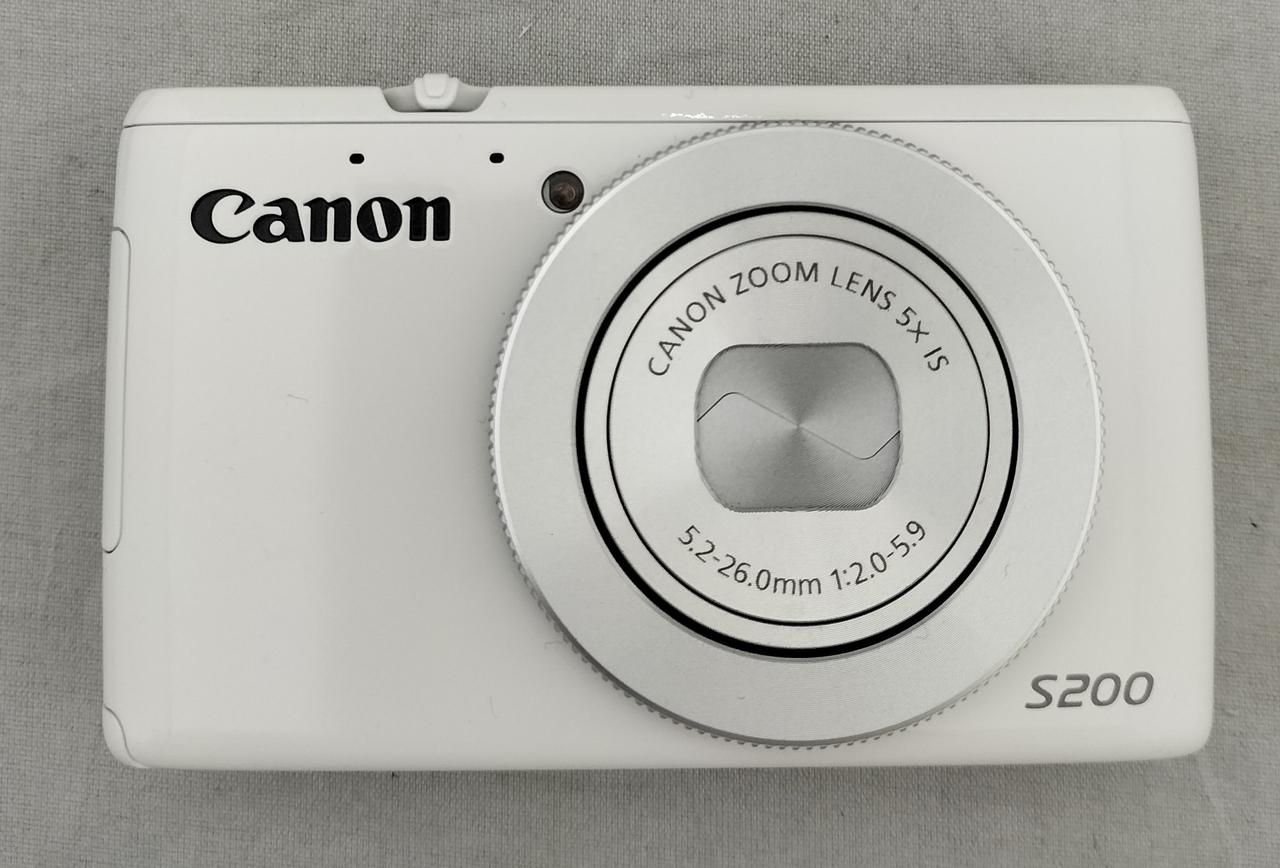 Canon Compact Digital Camera Model number: PowerShot S200 Used in Japan