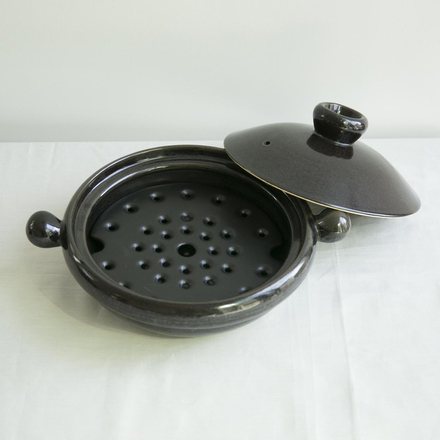Yayoi Pottery / Round earthenware pot (with insect drainboard) Tenmoku glaze
